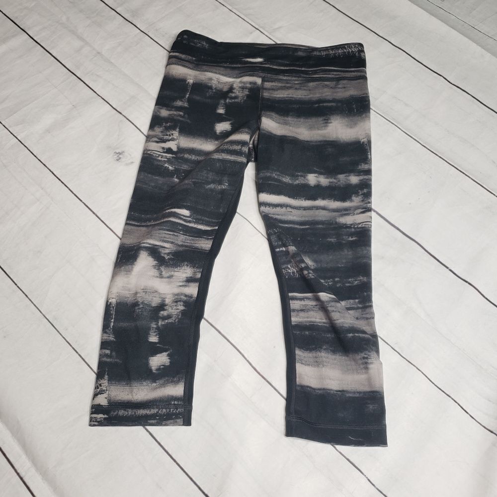 Under Armour cropped running pants small